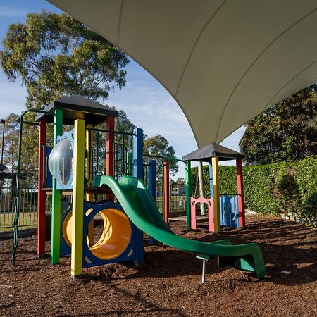 ชาเตออีลานแอดเดอะวินเทจฮันเตอร์วัลเลย์ Hotel โพโคลบิน ภายนอก รูปภาพ Playground at the school
