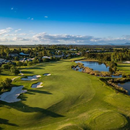 ชาเตออีลานแอดเดอะวินเทจฮันเตอร์วัลเลย์ Hotel โพโคลบิน ภายนอก รูปภาพ The 18th hole at The Lakes Golf Club