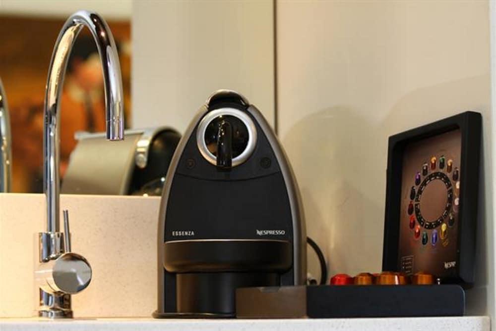 ชาเตออีลานแอดเดอะวินเทจฮันเตอร์วัลเลย์ Hotel โพโคลบิน ภายนอก รูปภาพ A Nespresso machine