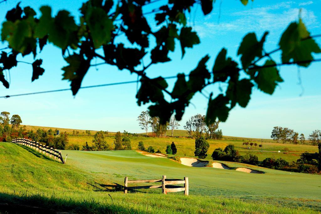 ชาเตออีลานแอดเดอะวินเทจฮันเตอร์วัลเลย์ Hotel โพโคลบิน ภายนอก รูปภาพ The 18th hole at the 2007 PGA Championship
