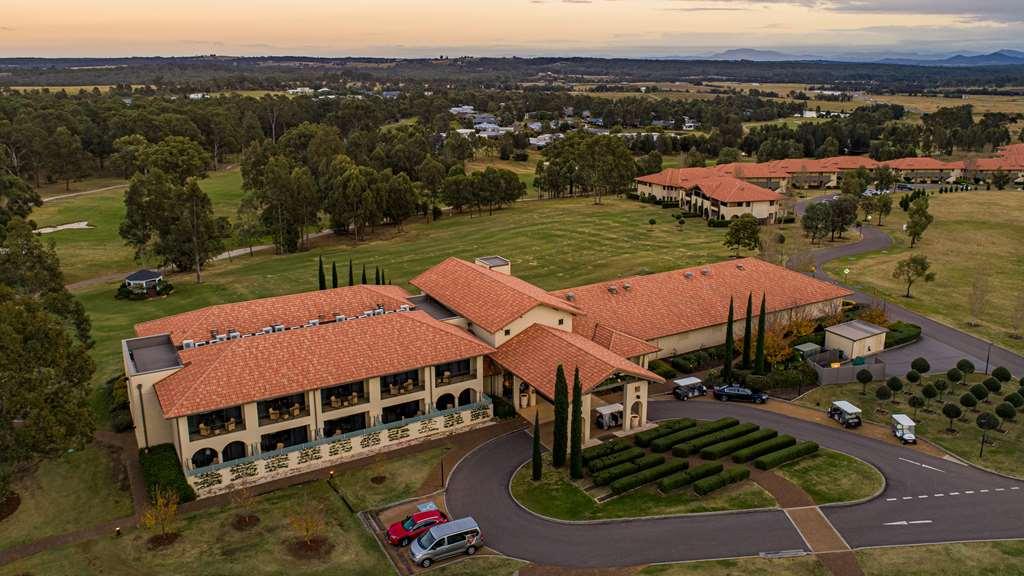 ชาเตออีลานแอดเดอะวินเทจฮันเตอร์วัลเลย์ Hotel โพโคลบิน ภายนอก รูปภาพ Aerial view of the clubhouse at the 1886 Golf Club