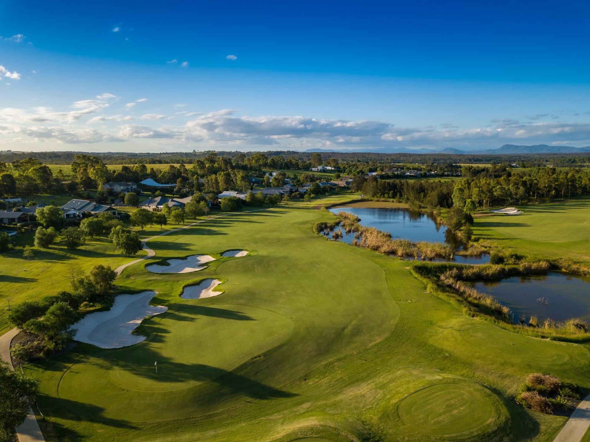 ชาเตออีลานแอดเดอะวินเทจฮันเตอร์วัลเลย์ Hotel โพโคลบิน ภายนอก รูปภาพ The 18th hole at The Lakes Golf Club