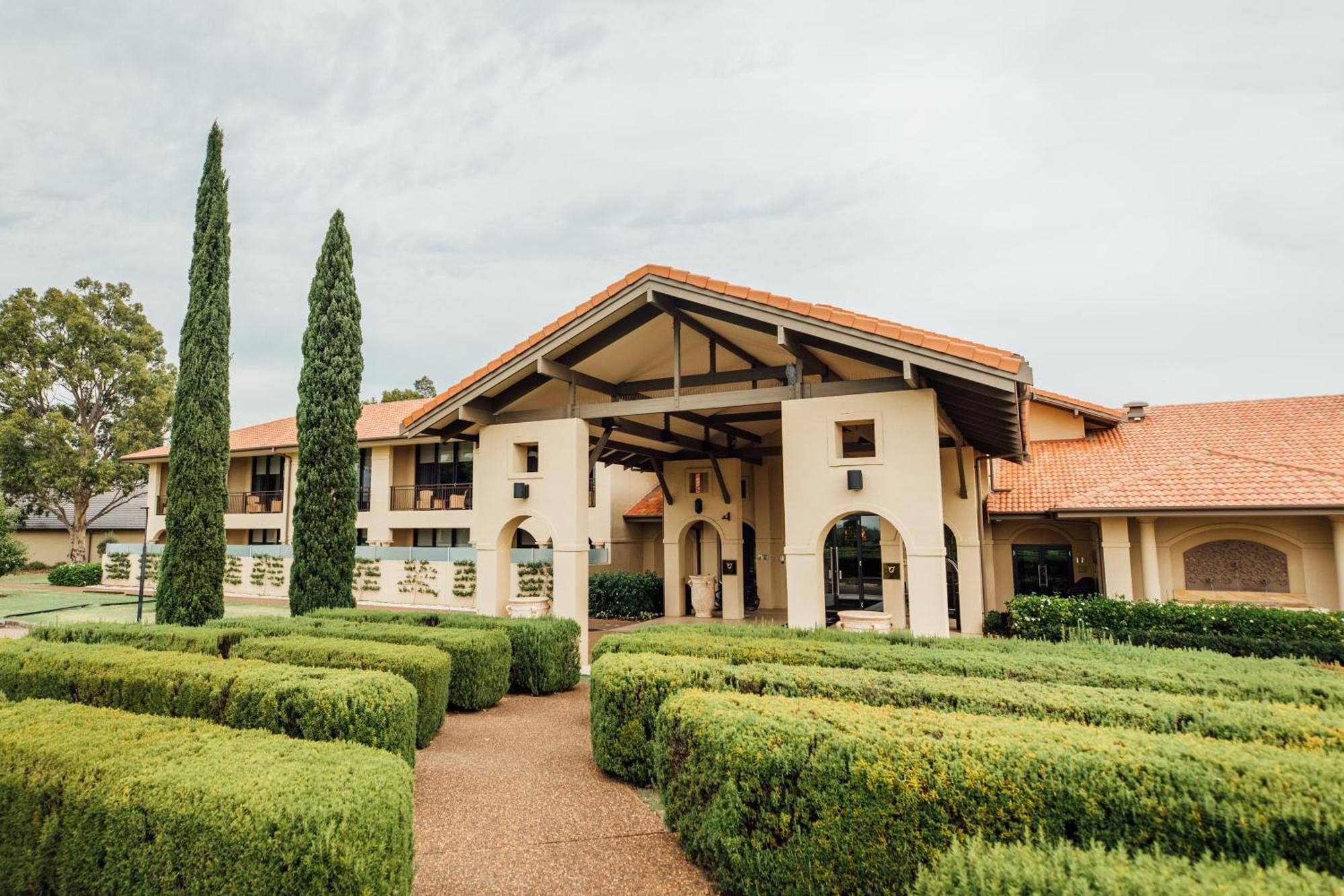 ชาเตออีลานแอดเดอะวินเทจฮันเตอร์วัลเลย์ Hotel โพโคลบิน ภายนอก รูปภาพ Clubhouse at the Royal Perth Golf Club