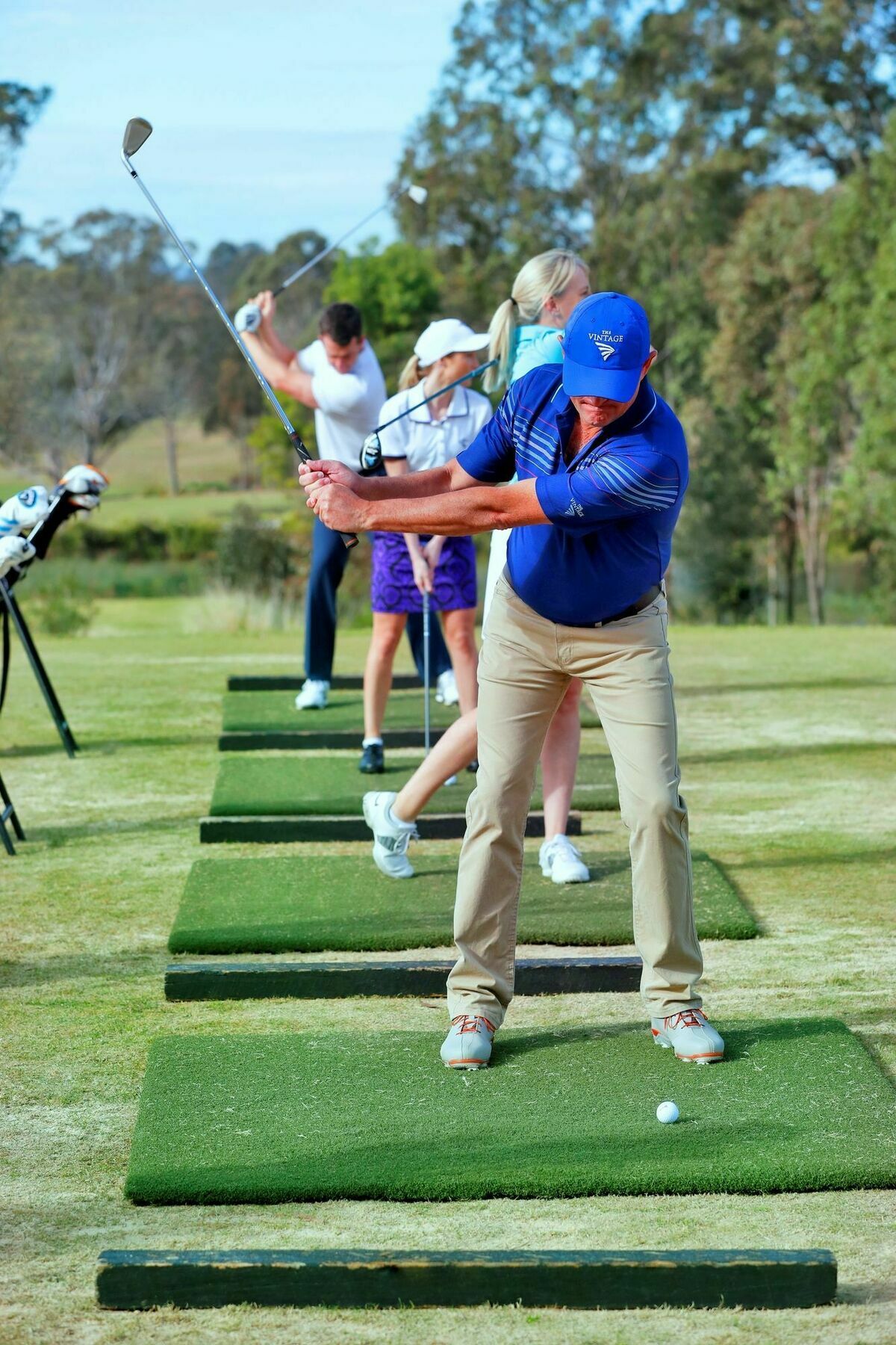 ชาเตออีลานแอดเดอะวินเทจฮันเตอร์วัลเลย์ Hotel โพโคลบิน ภายนอก รูปภาพ Golfers practicing on a driving range